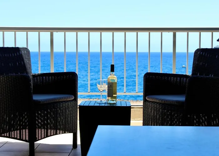 Sunny Ocean View Apartment