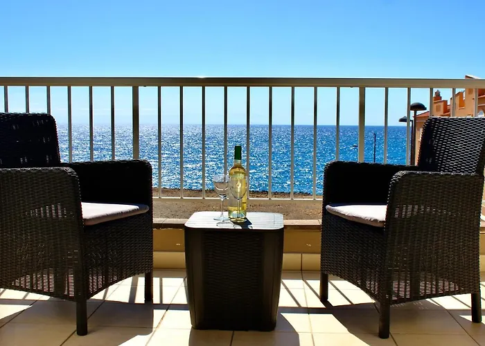 Sunny Ocean View Apartment